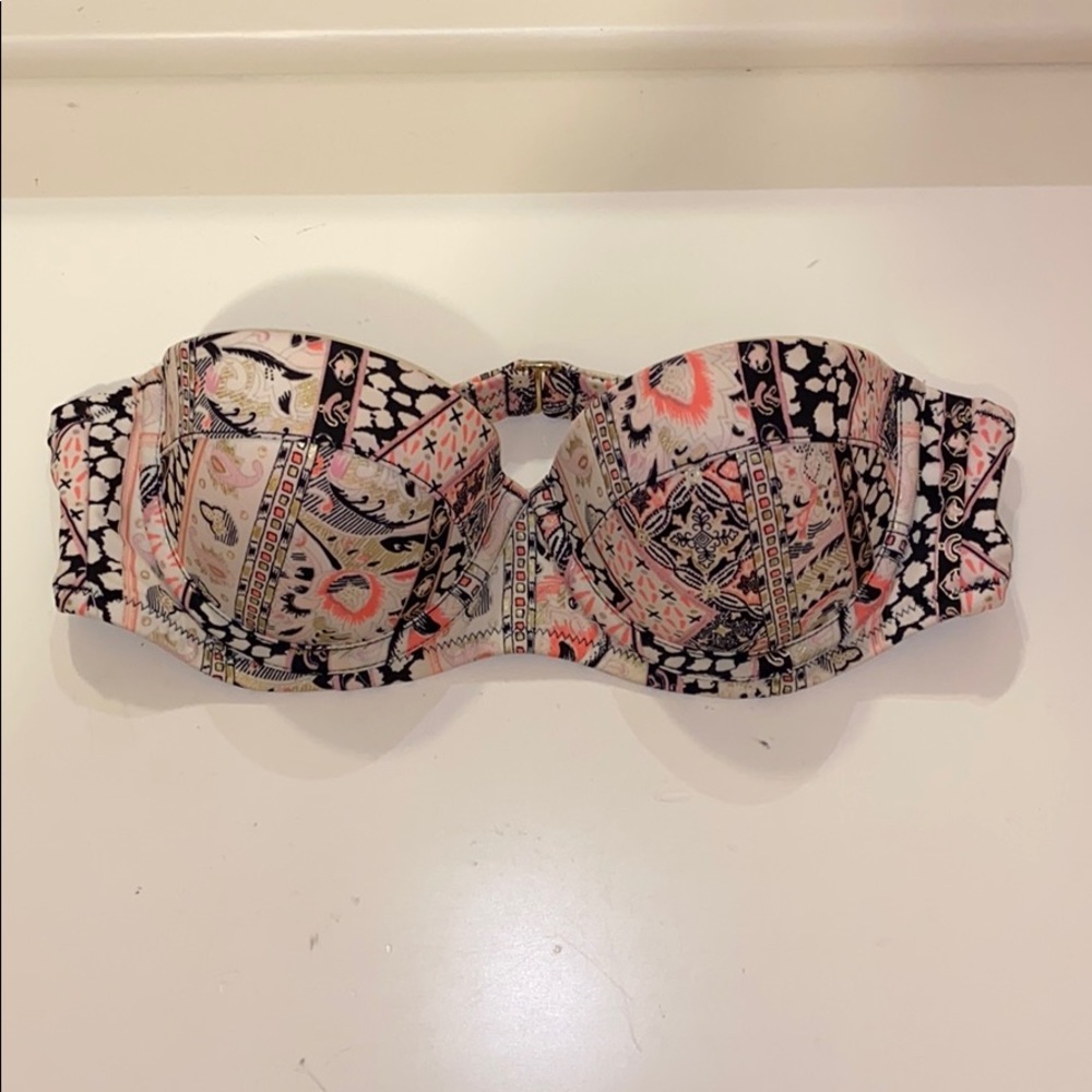 Victoria’s Secret bandeau bathing suit top (34B)